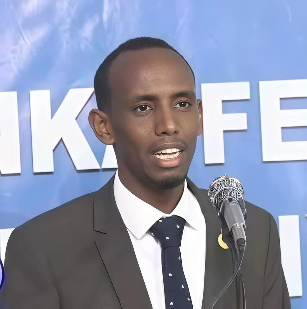 Caawa,waa nasiibdaro in Xildhibaan Somaliyed loo cayrsado Beel ahaan oo lagu weeraro Gurigiisa.

Xildhibaan Xasan Yare,waxa uu Magan ugalay Guriga MW Sh.Shariif Caawa nasiibdaro.

Dalka,waxaa halkaas gaarsiiyay,waa MW Xasan Shiikh oo dib ugu celiyay 1991-dii.

Colaadii Daarood