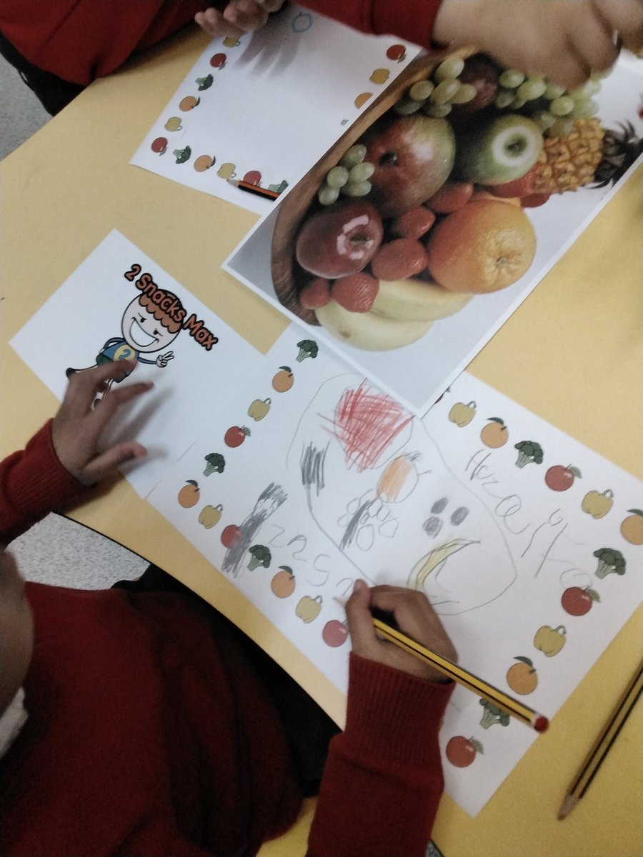 LeighPrimary's tweet photo. Reception are learning about making healthy snack choices. They worked together to make a healthy snack plate for '2 Snacks Max'. They also prepared and tried some houmous and crackers...It went down a treat! @startwellbham #startwell #oracy #2snacksmax #lifelonglearners https://t.co/gXcLkRxFMz