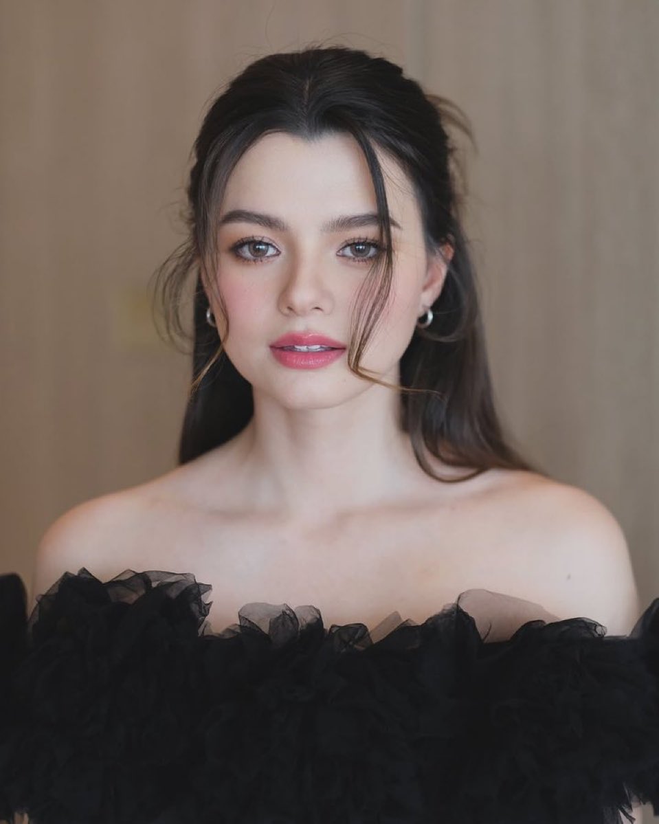 DailyGFB23's tweet photo. Wooow! Ella es real?! #FreenBecky https://t.co/8gzbMOpwUr