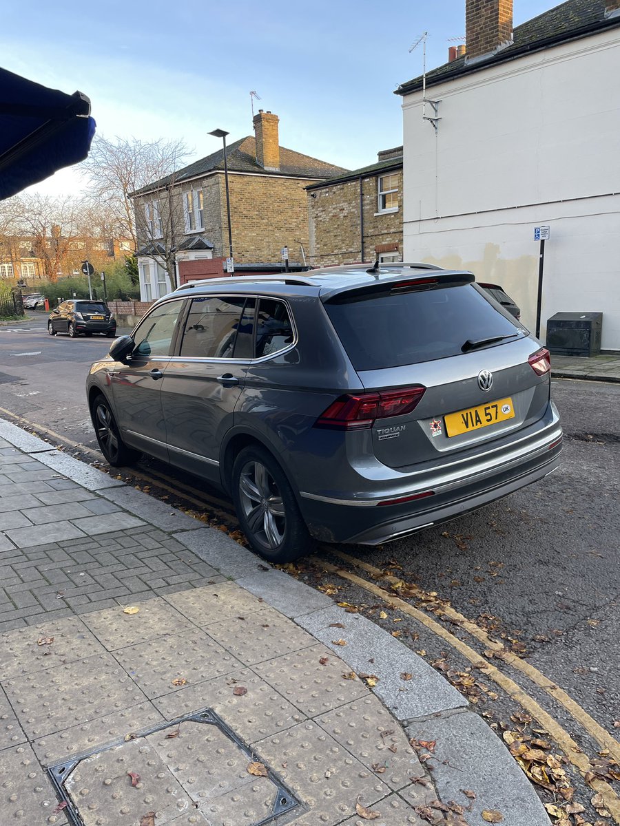 RuthMayorcas's tweet photo. Allegedly #tooposhtopay #entitleddriver #parkingbays a few metres away but no #doubleyellows mean nothing to this man and wife while they go to eat. #IngressSt #devonshirerd W4. https://t.co/I6TDfNJCbN