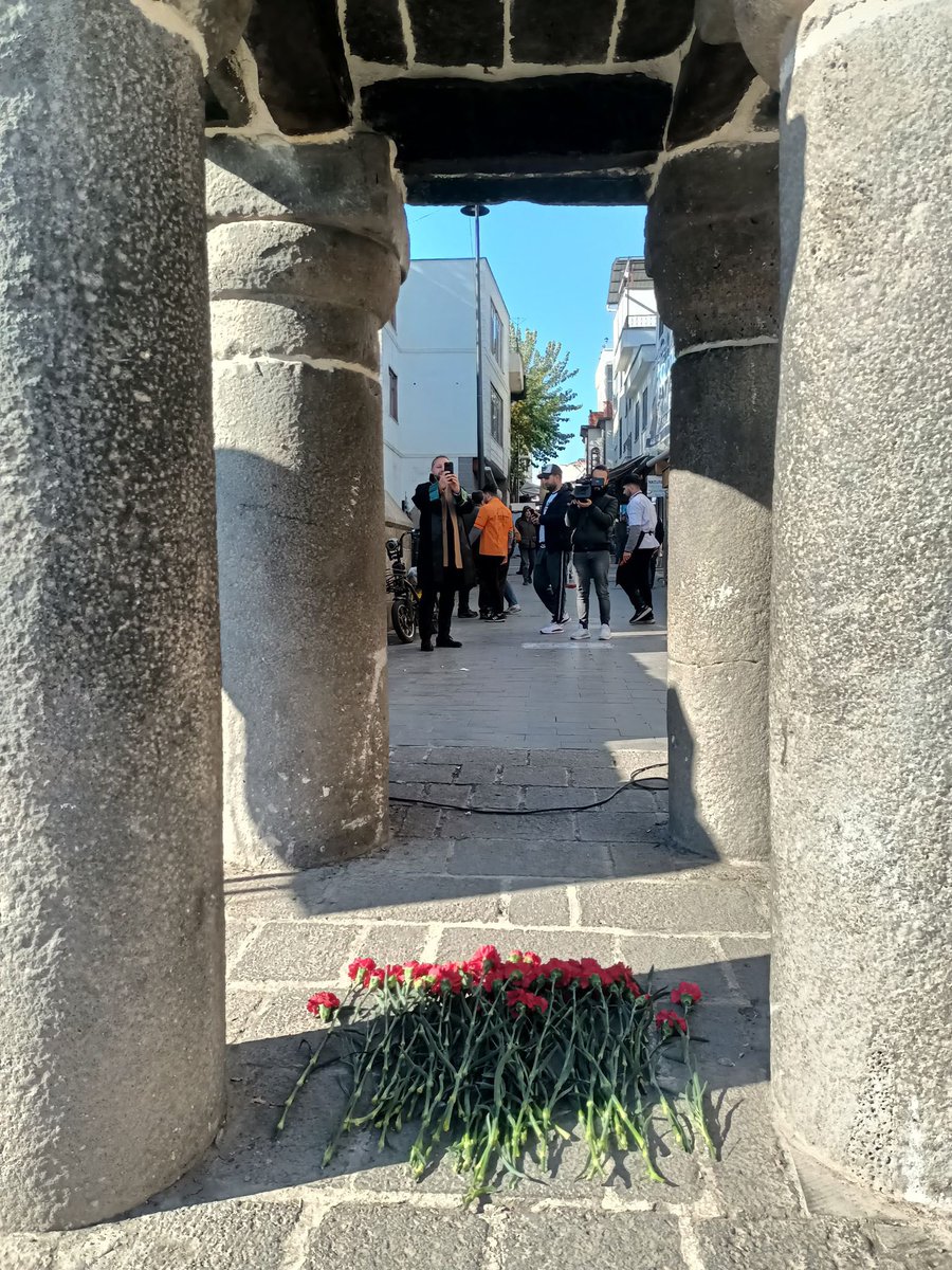 IgdirInsan's tweet photo. Diyarbakır ilinde gerçekleştirilen Tahir Elçi’nin ölüm yıldönümünü anma programına Baro Başkanımız Av. Ahmet Tutulmaz eşliğinde komisyon üyelerimiz Av. Fırat Gültekin Tayfur ve Av. Adem Parim katılım sağladı. https://t.co/DM7N2LUNOO