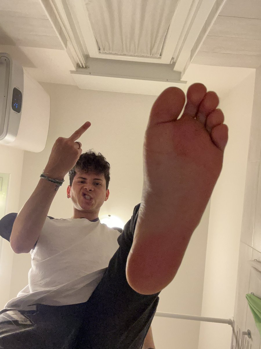 DF__ND's tweet photo. COSA ASPETTATE!💦💦

https://t.co/0pig85tJFk

@rt4malefeet @malefeetretweet @slave_here @master_italiani @master__met  #piedi #feet #padrone #master #cashmaster #findom #moneyslave #slave https://t.co/QULxADT8dl