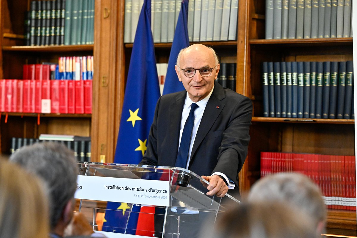 Le ministre de la Justice Didier Migaud a installé ce matin les trois groupes de travail créés dans le cadre des missions d’urgence relatives à la déjudiciarisation, à l’exécution des peines et à l’audiencement criminel et correctionnel.

« Je prends deux engagements. Le premier