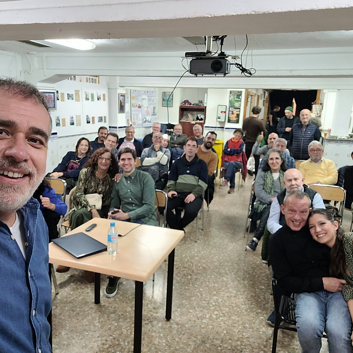 joseplmarin's tweet photo. La setmana passada estigui al casal de la @FallaLepanto parlant dels inicis dels #llibrets de les #Falles 🔥Com sempre, una acollida excel.lent i una oportunitat de conéixer els seus projectes per a les #Falles25 de la mà de les seues artistes, una cita imprescindible per a març. https://t.co/p9lHvyjGhS
