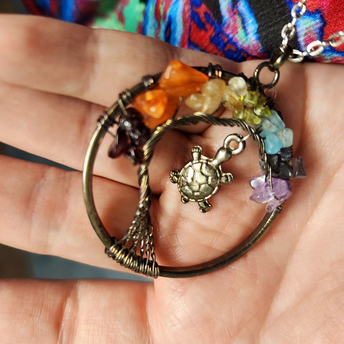 JumpyJihyo's tweet image. its thanksgiving u know what that means. time to wear the world turtle necklace