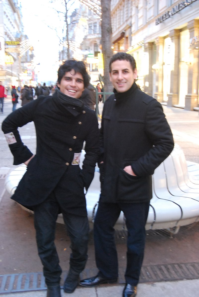 #TBT Pedro Suárez-Vértiz y Juan Diego Flórez en Viena, Austria. (Foto: Robelo Calderón)