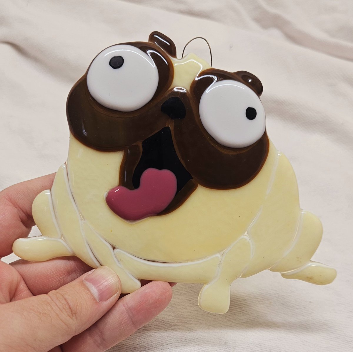 PrismtreeStudio's tweet photo. Next on our featured #holidaysale is this #fusedglass #pug in tribute to the movie #mitchellsvsthemachines.  #dog #pig #loafofbread ? You'll get the joke if you've seen it. Anyway this little guy is up at a big discount and ready to ship on our etsy! https://t.co/KWiVfb7VcO https://t.co/KdN85FrLl8