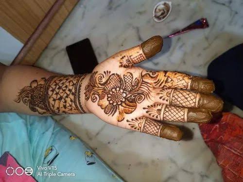 funFact21974142's tweet photo. Yahh dekho Kesi lagi 😍😍
#beautifull
#mehandi
#love
#mehandidesin
#NewJeans
#Aaplog https://t.co/4utDURulSJ
