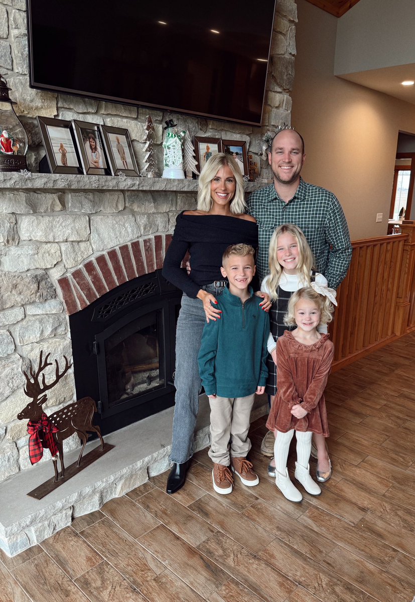 JMKINGMAS's tweet photo. Happy Thanksgiving from all of us at Michlig Ag Solutions and the King Family! 

Feeling extra thankful for all the great people that have supported us in 2024, and even more excited for the new opportunities and relationships in 2025!

Have a great day! https://t.co/L7uz0cNE0j