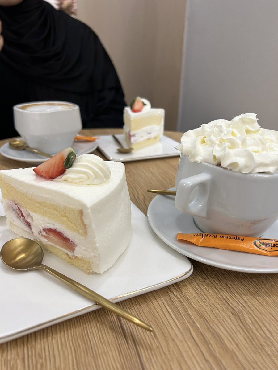 Mouna🦄 tweet media