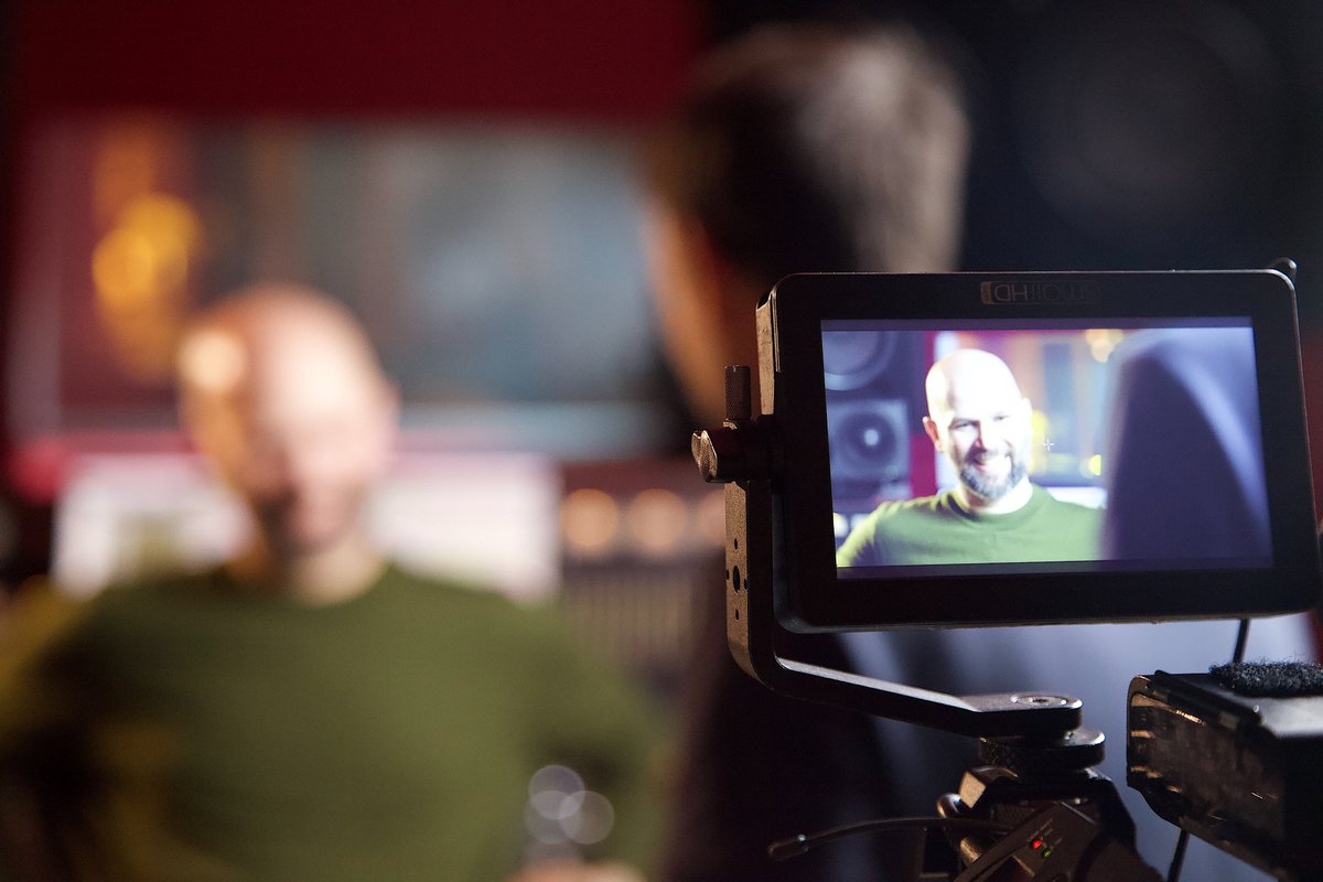 This weekend, we’re on TV! 
Louisa Ould &amp; Vincent Barral stopped by QDS to chat with Jordan about autotune: its use, history, and evolution.

Catch it all on "20h30 le vendredi", hosted by <a href="/LaurentDelahous/">Laurent Delahousse</a> 
Tune in this weekend on <a href="/FranceTV/">France tv</a> !