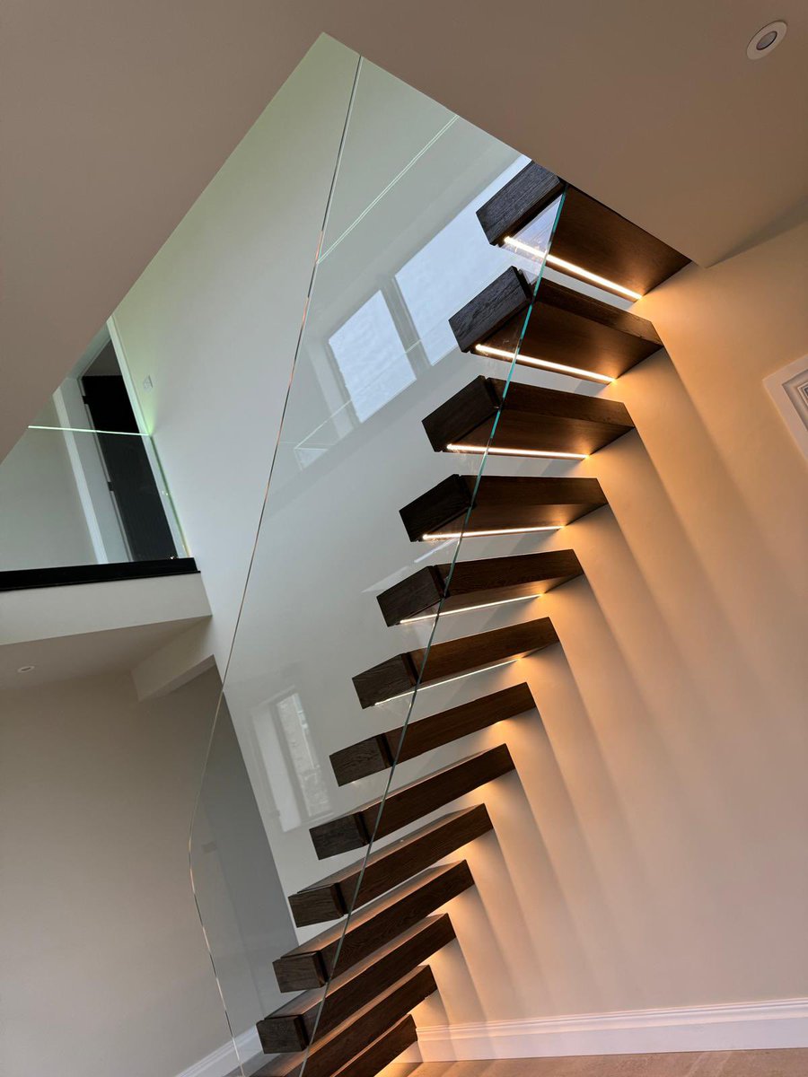 A few completion photos kindly sent through from our client and developer for the final plot at Dunsley Farm, Holmfirth. 

We hope everyone enjoys there first Christmas in a very special setting. 

#WMA #architecture #newbuild #finished #complete #holmfirth #huddersfield