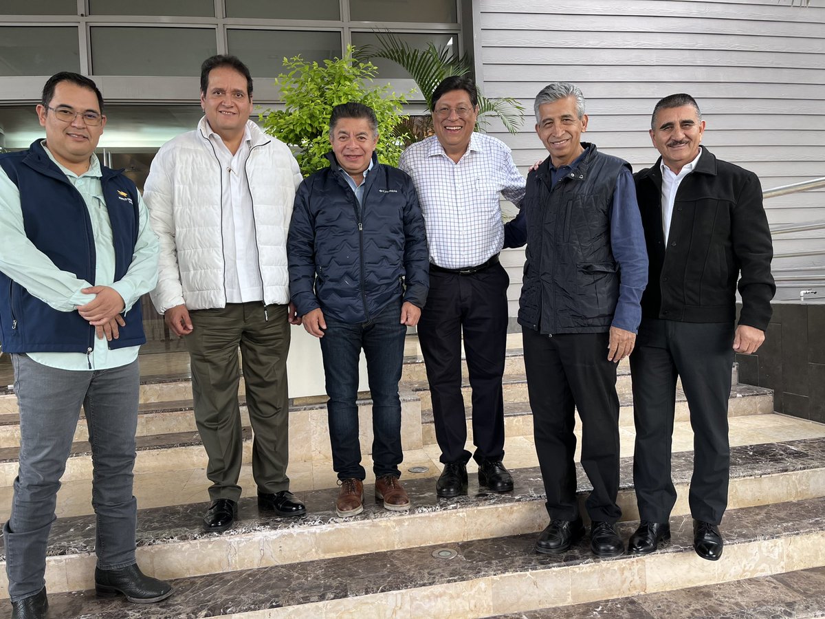 Con nuestro amigo Secretario General Sustituto de <a href="/CTM_MX/">CTM Nacional</a> <a href="/FerSalgadoCTM/">Fer Salgado</a> <a href="/JavierCTMSonora/">Javier Villarreal G.</a> <a href="/francontrerasv/">FRANCISCO CONTRERAS</a> <a href="/STIRTTnacional/">STIRTT Nacional</a>  <a href="/Manuel_FuentesM/">Manuel Fuentes Muñiz</a> <a href="/lasillarota/">La Silla Rota</a> y Esteban Ibarra <a href="/SNTIMMCTM/">Sindicato Nacional Minero, CTM</a> previo a la Asamblea Estatal Plenaria 2024 de <a href="/ctmsonora/">CTM SONORA</a>