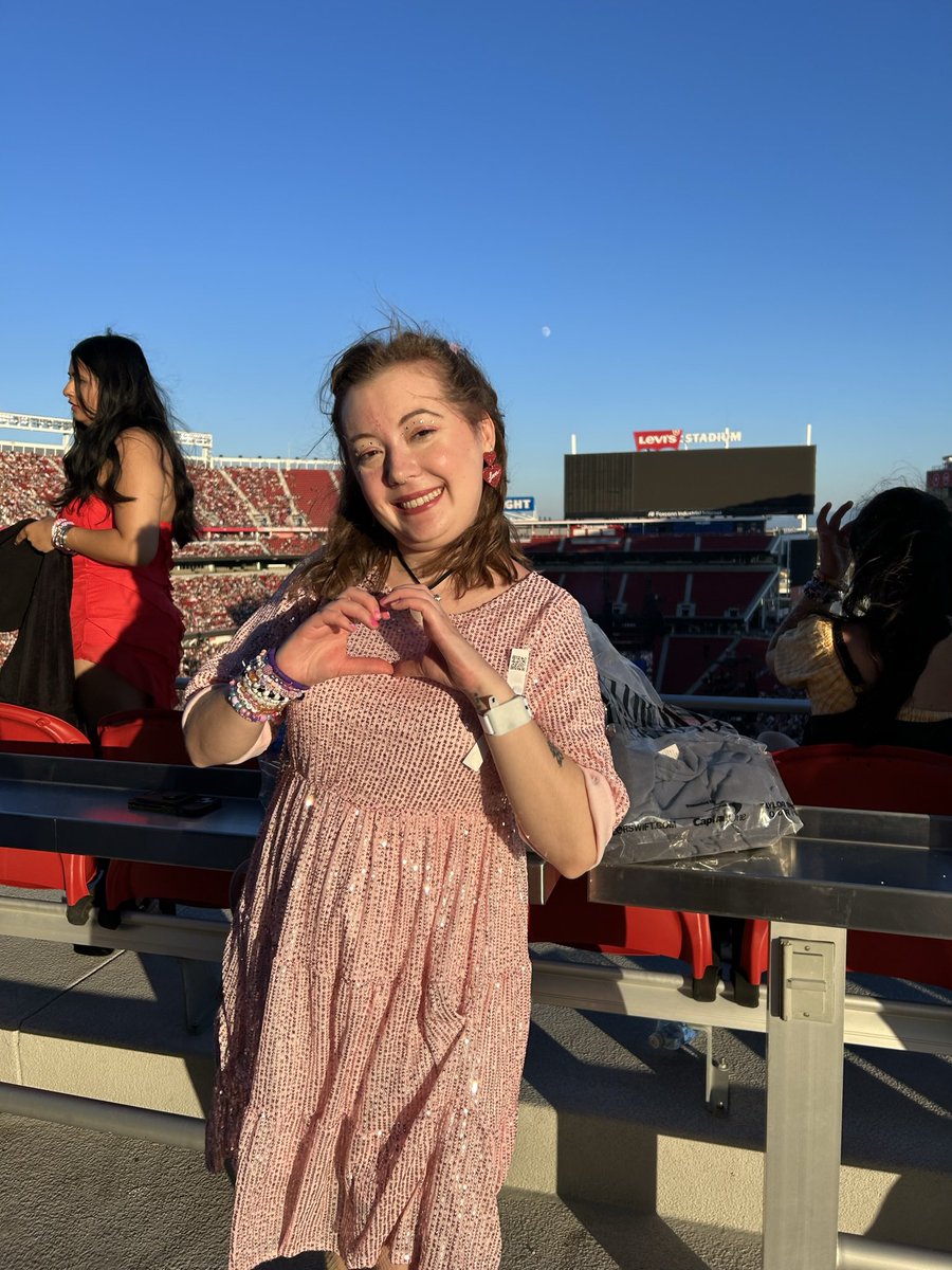 jaderinaa's tweet photo. @taylornation13 @taylorswift13 thankful to have been able to see my role model a second time 🩷✨ https://t.co/OGtHTvbAI1