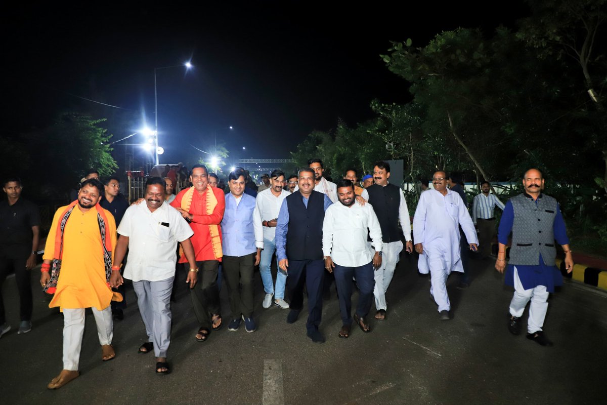 Landed in Bhubaneswar today evening to take stock of preparations for PM Modi’s three-day visit to Odisha. The streets in Bhubaneswar are abuzz with excitement, celebrations and festive cheer ahead of PM Modi’s visit. 

People of Odisha have an unbreakable bond with Hon’ble PM