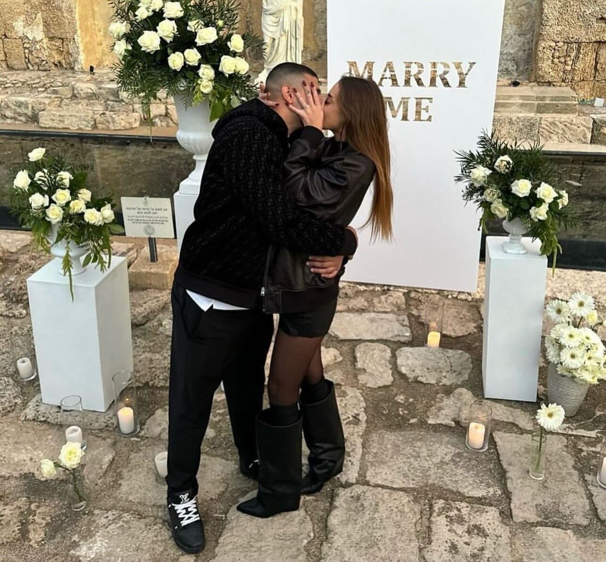 TJVNEWS's tweet image. 💍 #MazalTov! Mia Schem was abducted on October 7th and held hostage in Gaza for over 50 days before she was freed. Today, she said yes to Yinon’s marriage proposal!