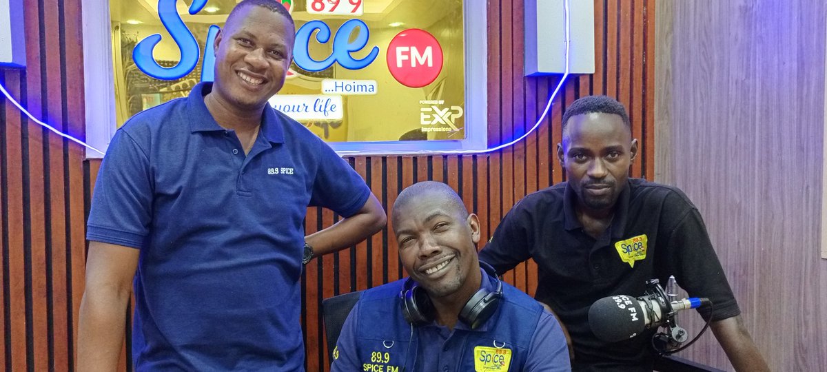 SpiceFMHoima's tweet photo. In #EbihyakaomuBihyaka Tonight with @kanyesige @dawiseamooti @mgodfreydavid 

Unknown Thugs Steal UGX 60million from Businessman in Hoima City.

Oil and Gas Sector Employs 13,000 Ugandans- Nankabirwa.

P7, S4 and S6 Leavers Told to Avoid Excitement, Remain Calm Throughout The Entire Long Holiday.

Join the vibe this evening on Whatsapp 0759 899 899 or via Radio Garden or https://t.co/zLdlGPujfu
