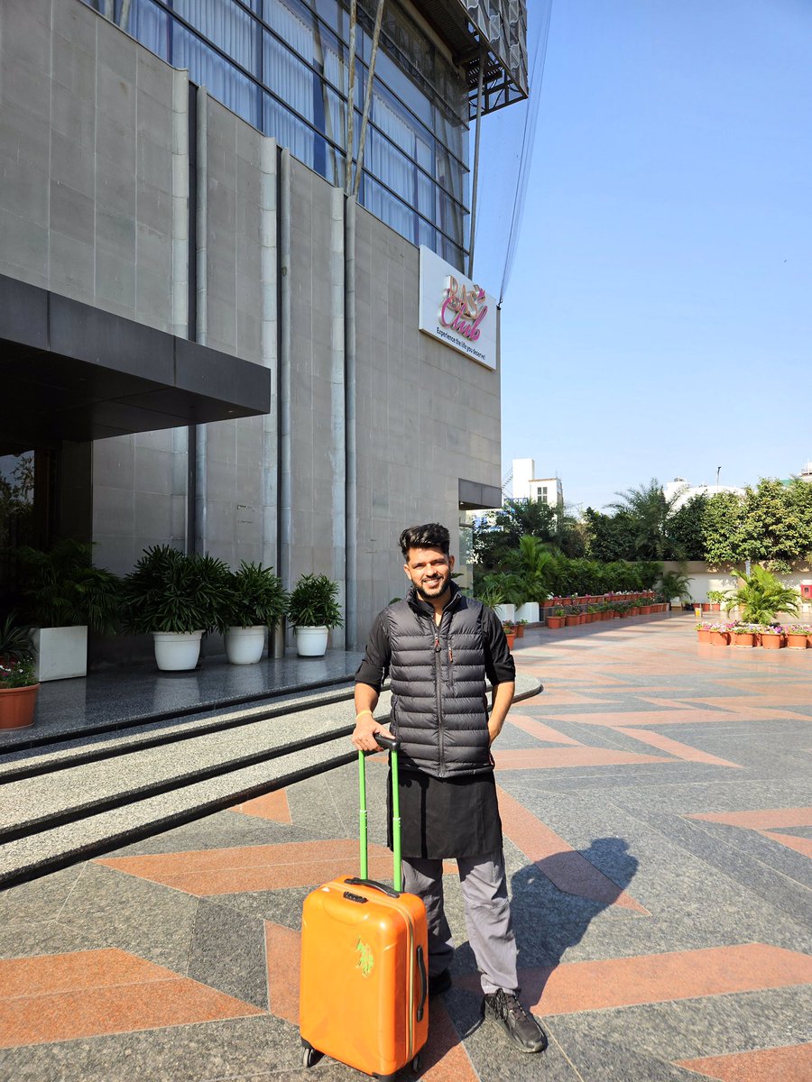 imrajatkumar's tweet photo. Learn to love the sound of your feet walking away from things not meant for you. https://t.co/pnzTF8gTcm