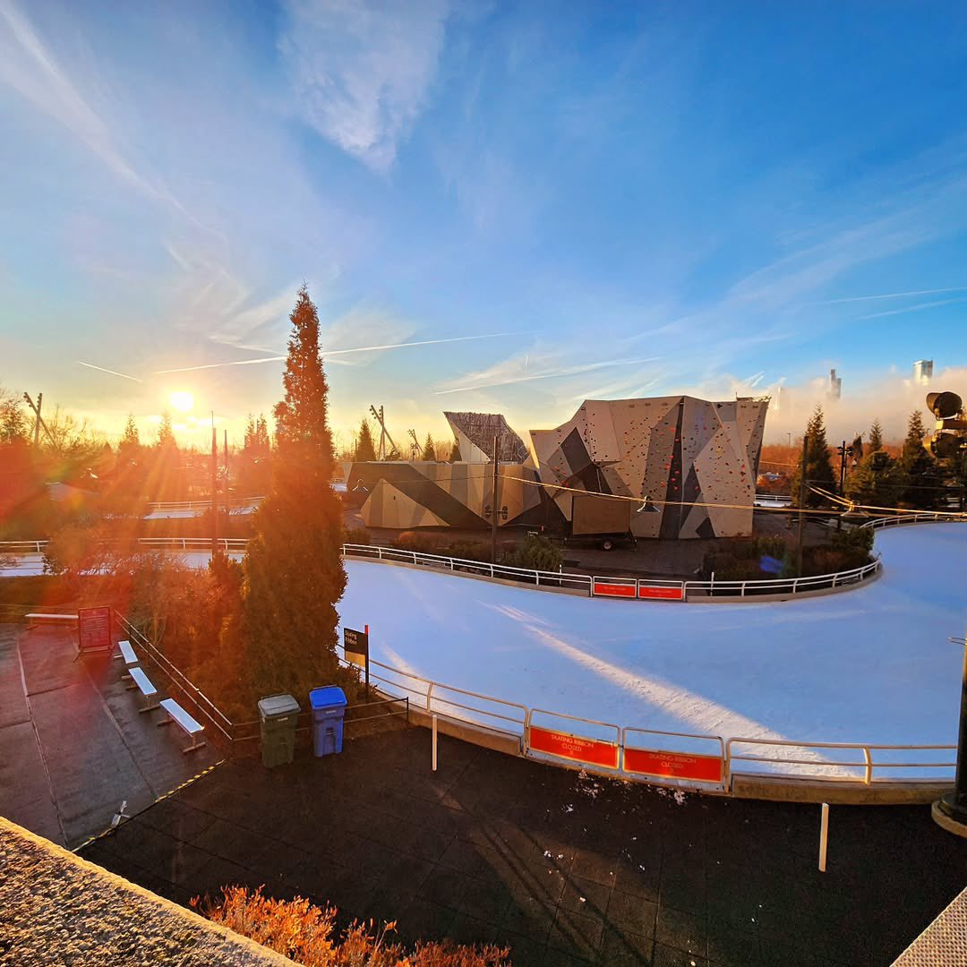 Happy Thanksgiving, Chicago! Great day to ice skate 🦃❄️⛸️

#familytime #thanksgiving