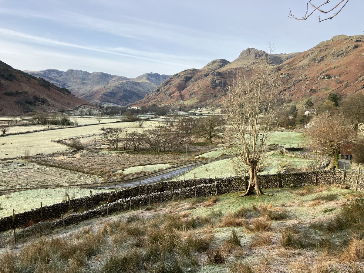 ruslandvalley's tweet photo. Arrived at work this morning, leant on the wall for a few minutes and looked at the view 😍 https://t.co/dipcu8lvMg