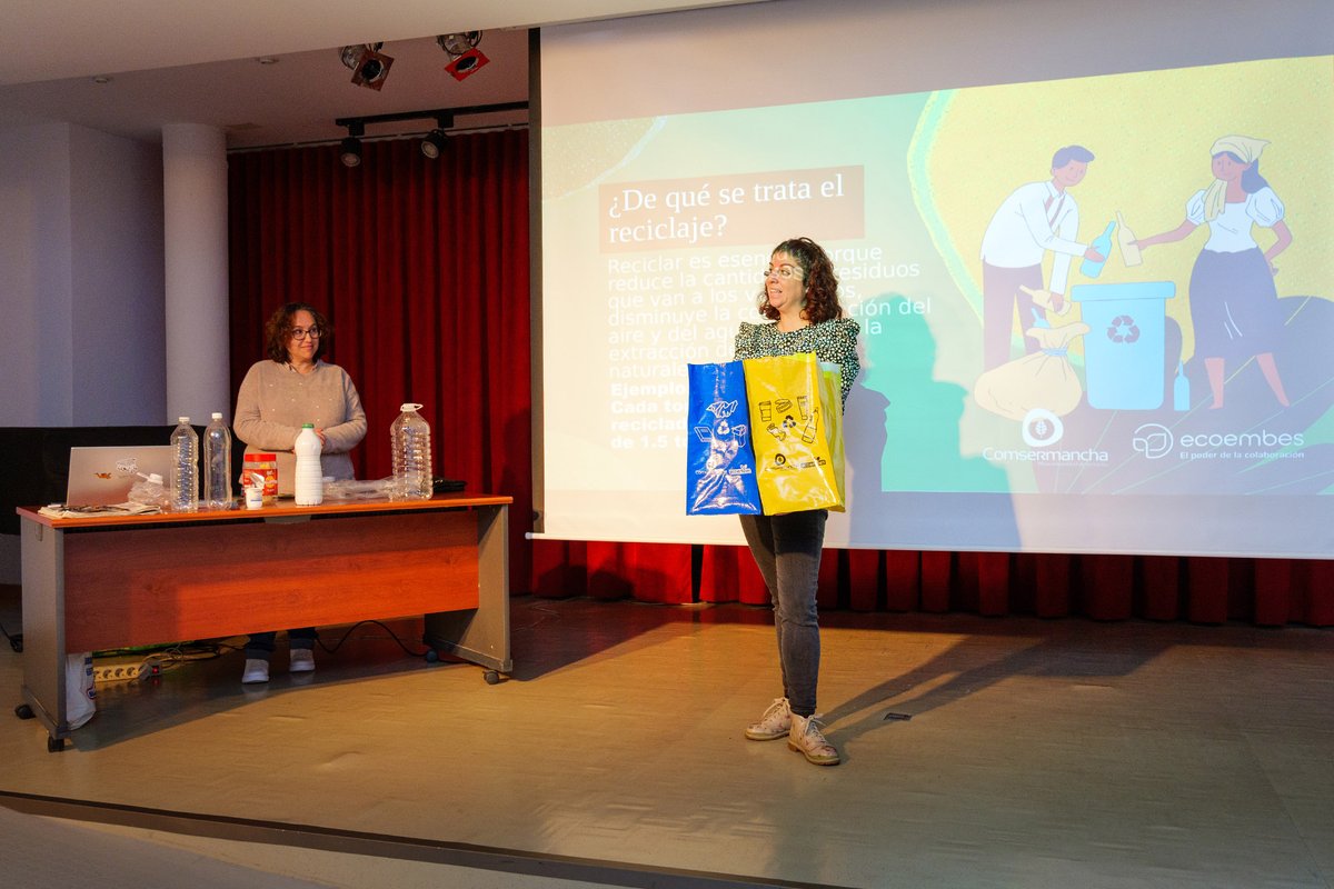 SerComsermancha's tweet photo. 🌍 ¡Arranca “Recicla y Renueva”! Comsermancha y Ecoembes inician esta campaña en 21 municipios para fomentar la separación correcta de residuos.
#Reciclaje #Sostenibilidad 
https://t.co/wbQ3COLQWj https://t.co/BRMVRovqfL