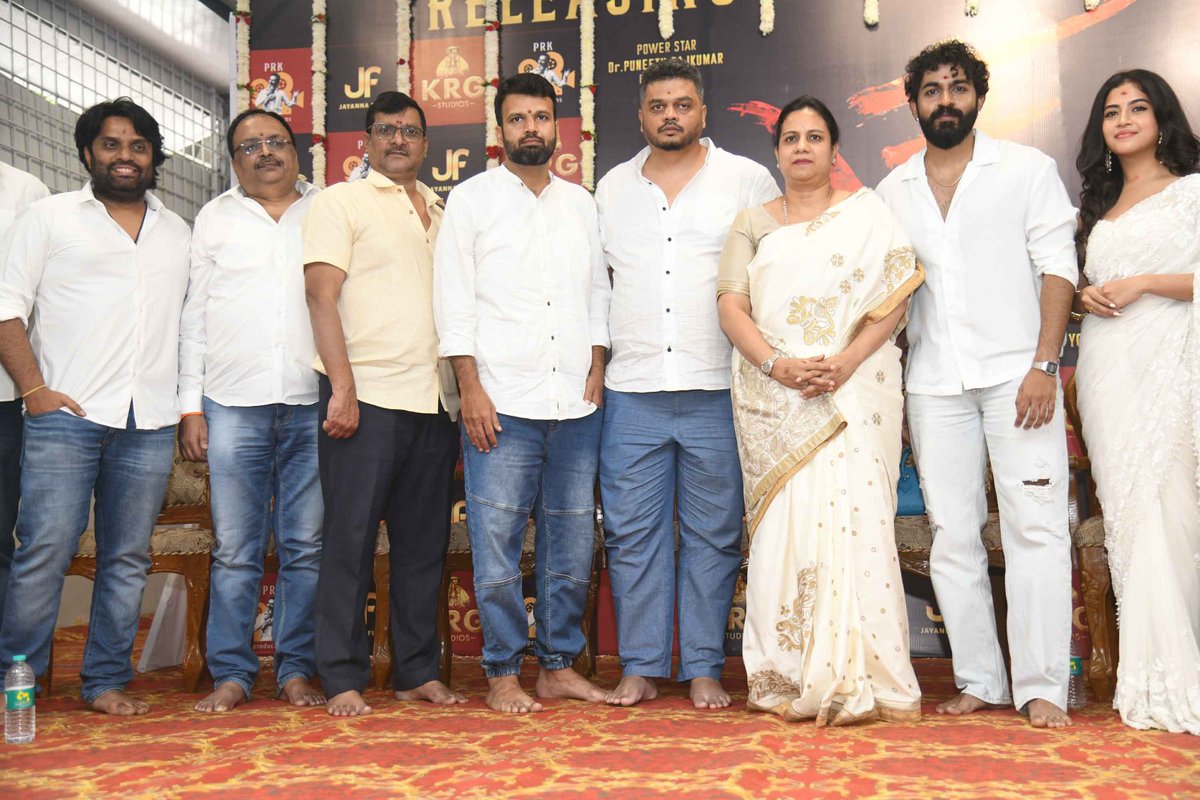 AvinashRam19's tweet photo. #Ekka, starring @yuva_rajkumar and #Sampadaa, was launched on November 28th. This is the first film in which #YuvaRajkumar is acting under @PRK_Productions . This movie is set to release on June 6, 2025.. Best wishes to the team.
@KRG_Studios @JayannaFilms @Ashwini_PRK https://t.co/ko7azU2WPi