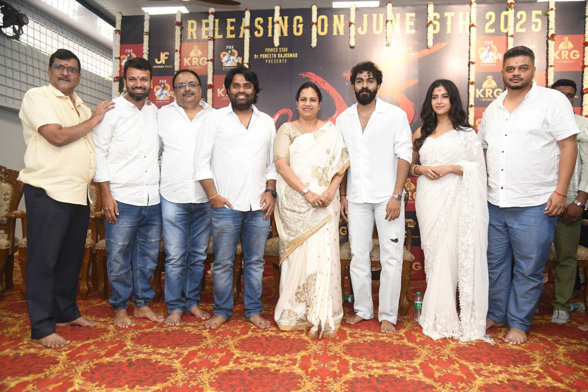 AvinashRam19's tweet photo. #Ekka, starring @yuva_rajkumar and #Sampadaa, was launched on November 28th. This is the first film in which #YuvaRajkumar is acting under @PRK_Productions . This movie is set to release on June 6, 2025.. Best wishes to the team.
@KRG_Studios @JayannaFilms @Ashwini_PRK https://t.co/ko7azU2WPi