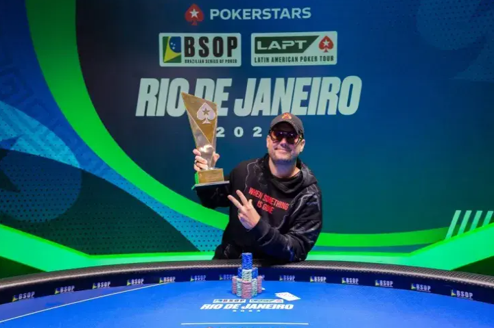 Números finales de nuestro lector Juan Barattini 🇦🇷 en el 2024: 

Cobros: 13
Mesas finales: 10
🥉: 1
🥈: 1
🏆: 4
Ganancias: $98K

Logró su mejor resultado en vivo al ganar el HR del LAPT Río 🇧🇷 por $58K. Quedó 5° en el POY 2024 del #LAPT muy cerca del podio. 

¡GG <a href="/deeemod/">Juan Barattini</a>! 👏