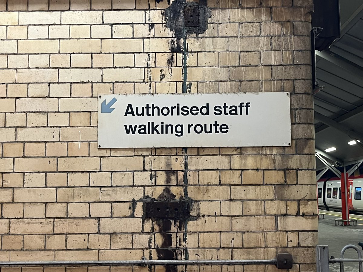 misteralan71's tweet photo. @_doublearrow not noticed this at Crewe before https://t.co/ULNTW15n6A