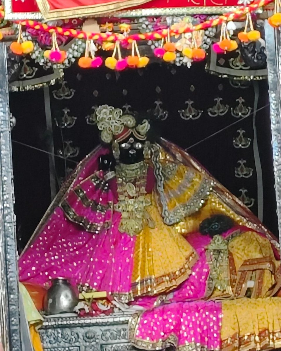 banke_shri's tweet photo. आज के दिव्य संध्या दर्शन श्री बाँके बिहारी जी https://t.co/p39REFYNKr