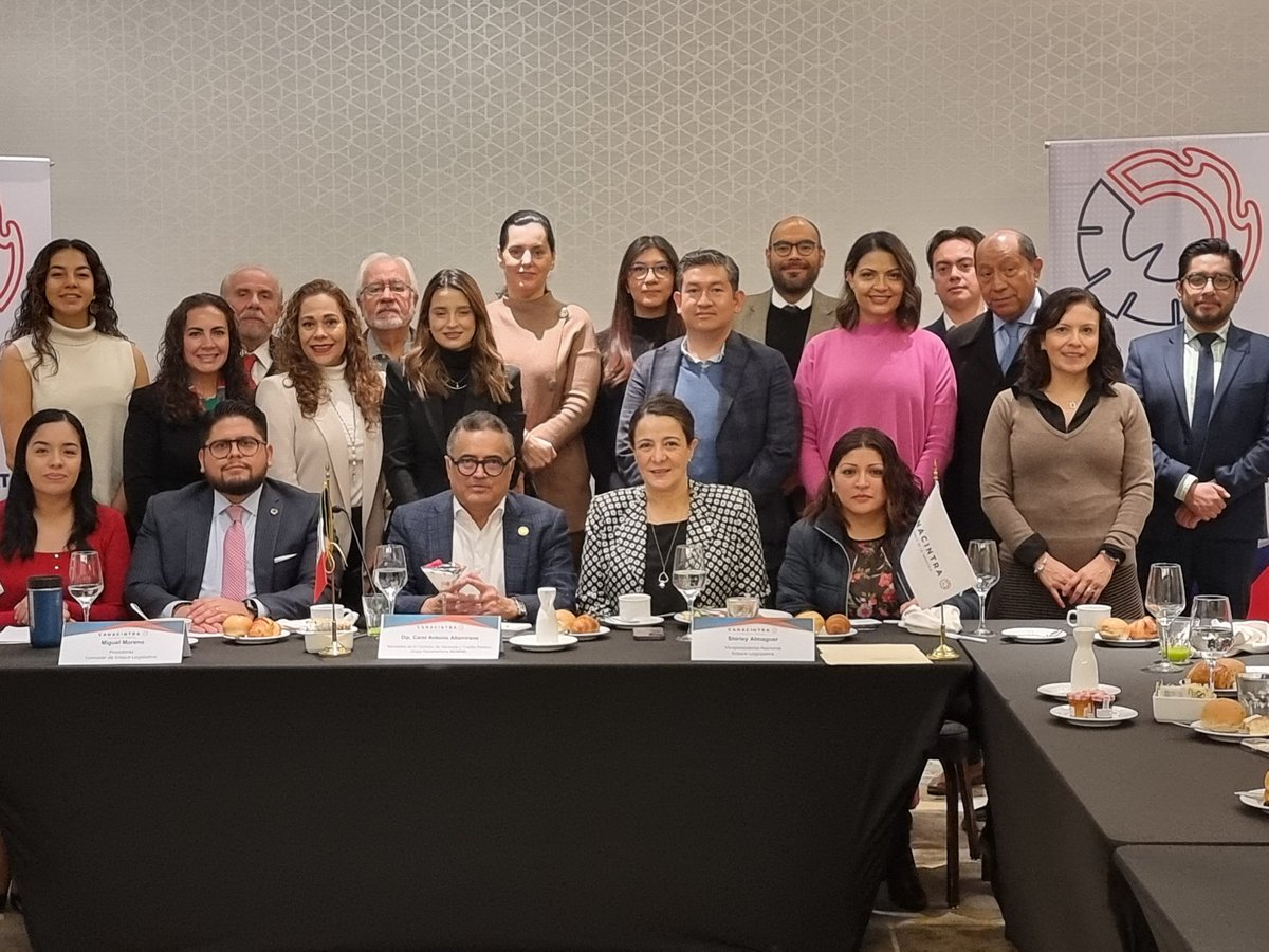 El dia de hoy tuvimos una reunión con el Diputado <a href="/CarolAntonioA/">Carol Antonio Altamirano</a> para platicar sobre la comision de hacienda y crédito publico. Gracias <a href="/celcanacintra/">Comisión de Enlace Legislativo CANACINTRA</a> por la invitación.