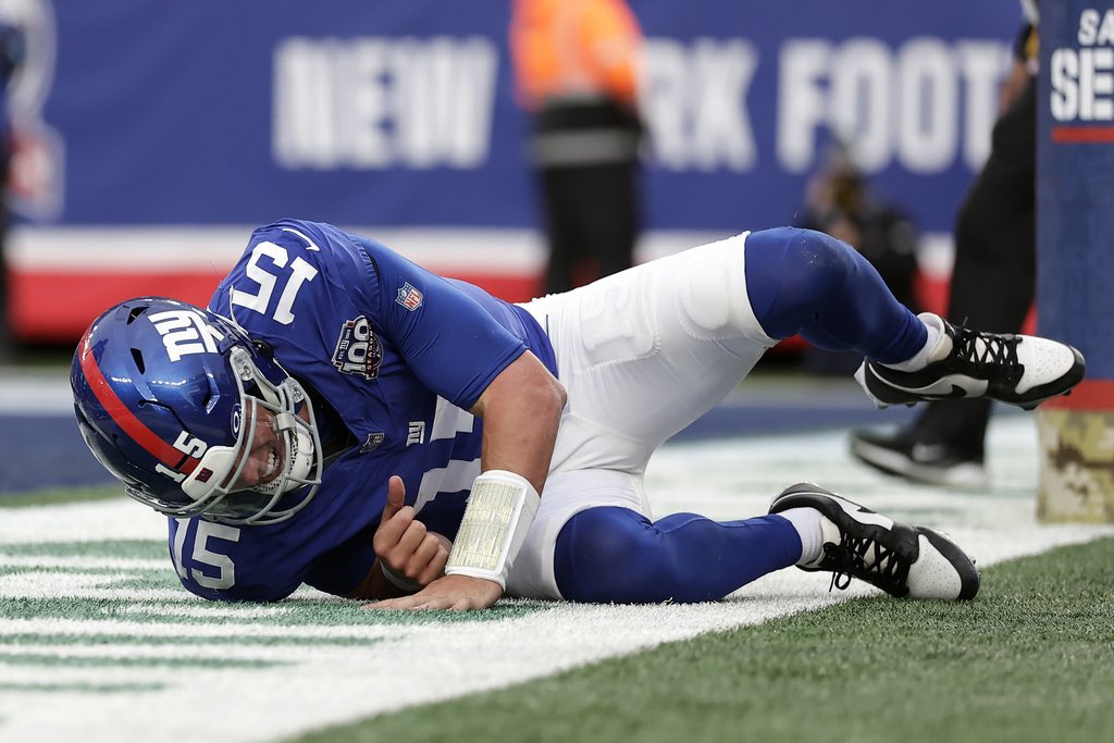 #Giants QB Tommy DeVito, who stayed behind in NY to get an MRI and other tests for his forearm before flying to Dallas, is not expected to play today. Drew Lock slated to start.