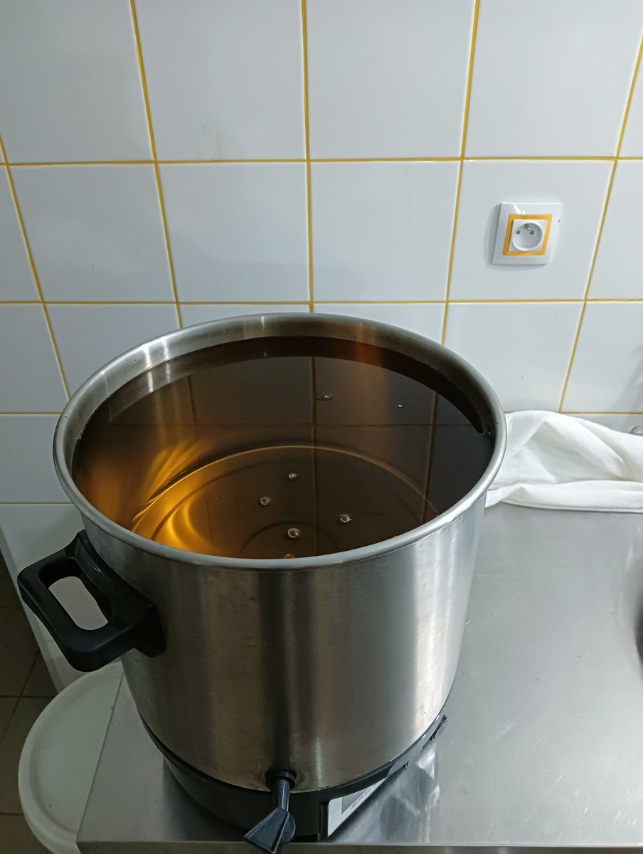 Včelař tweet media