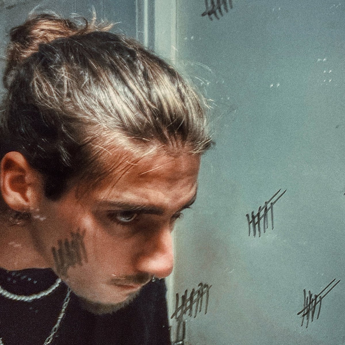 Odilon4real's tweet photo. LE MONDE SERA ENCORE BEAU SANS MOI

Mon nouvel EP, disponible partout le 8 décembre✨ https://t.co/pRzQLsgmp9