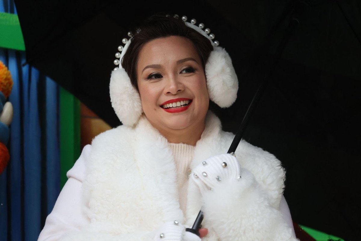 chevenzon's tweet photo. So pretty in white outfit and a touch of red lippie. ♥️ https://t.co/HlcAaq4gmC