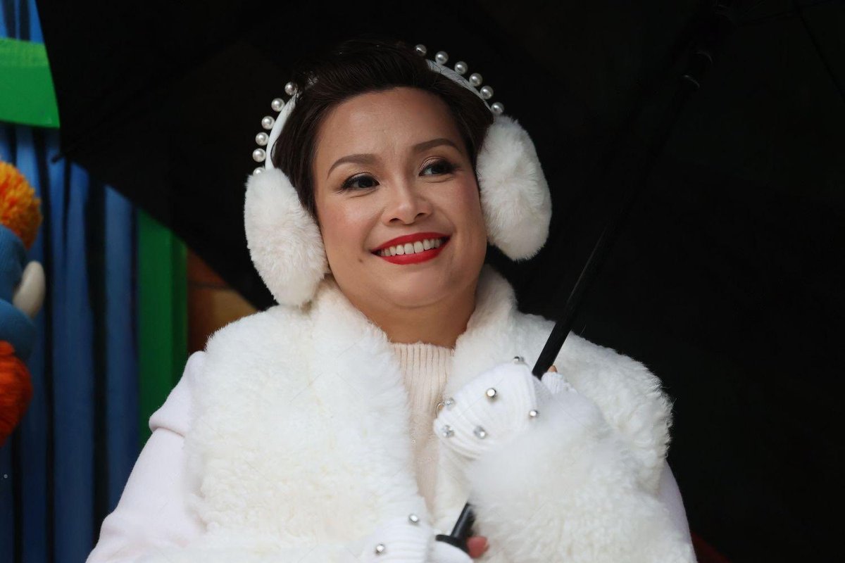 chevenzon's tweet photo. So pretty in white outfit and a touch of red lippie. ♥️ https://t.co/HlcAaq4gmC