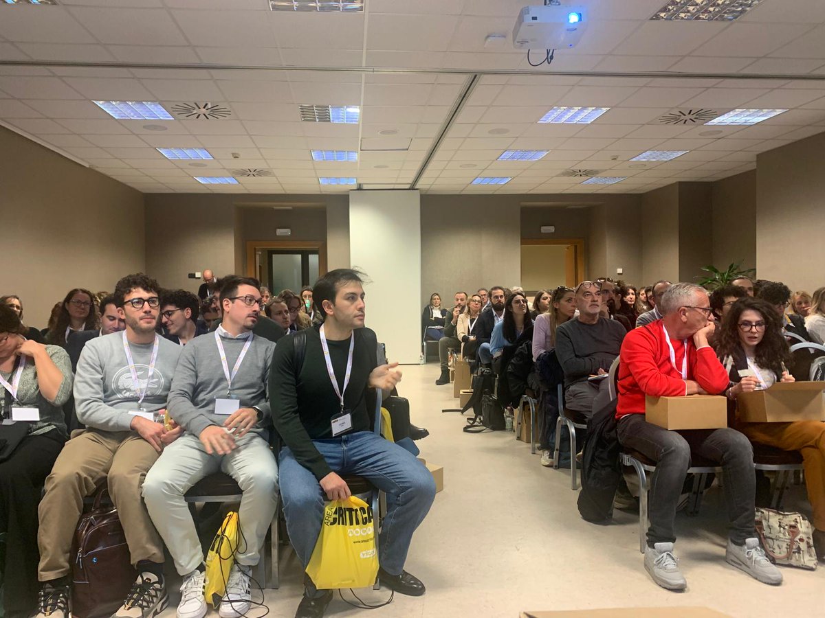 La prima giornata di lavori di #AreaCritica24 termina qui. 

Grazie mille a tutte le persone che hanno partecipato.
L'appuntamento è per domani!

Consulta il programma completo della seconda giornata👉 areacritica.eu/programma-2/