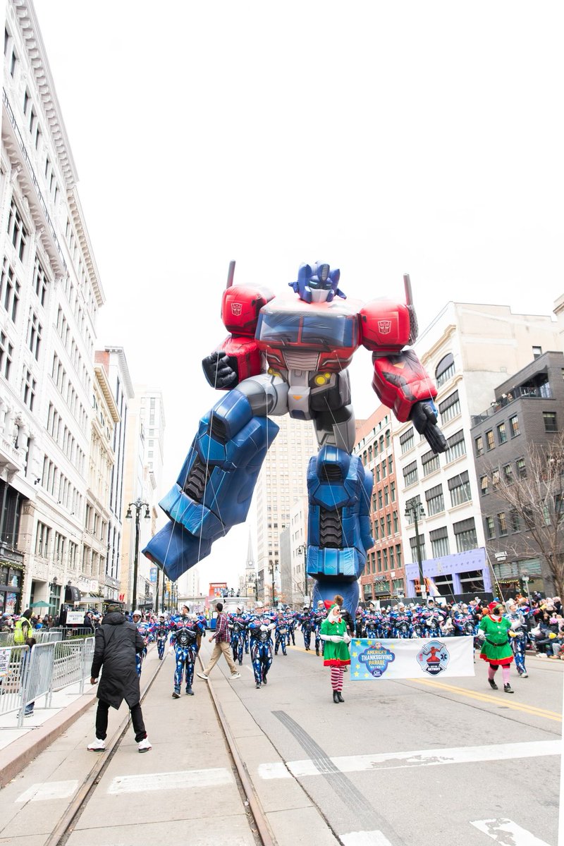 CityofDetroit's tweet photo. From the floats to the field, Detroit shines today! Let’s cheer on our @Lions and celebrate the best of the city! 🦁💙 

#OnePride #ThanksgivingParade #HappyThanksgiving https://t.co/QYubtz9Ani