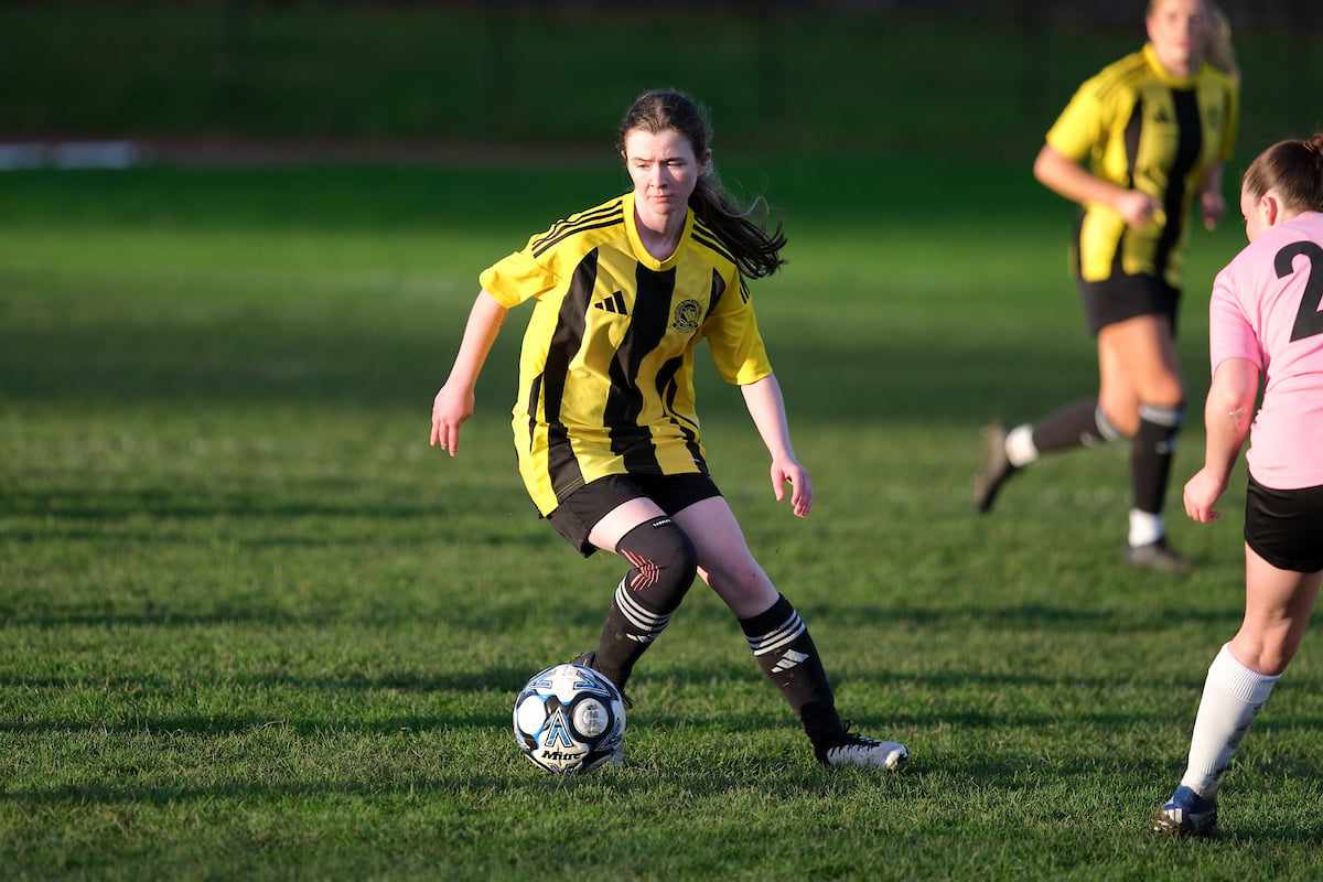 HutchieValeWFC's tweet photo. Some pictures from our game against Westdyke.

📸Alex Todd https://t.co/dcjRLzkYBF