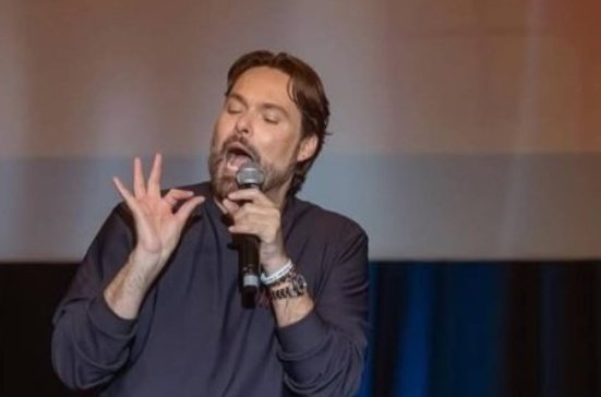 ADM_CuentaChile's tweet photo. George Harris revela cuál será su invitado especial para domar al Monstruo en #Viña2025: "Será un honor compartir escenario con el gran comediante chileno, Checho Hirane".  https://t.co/bDJJSU3QnA https://t.co/AjiKTUmpzo