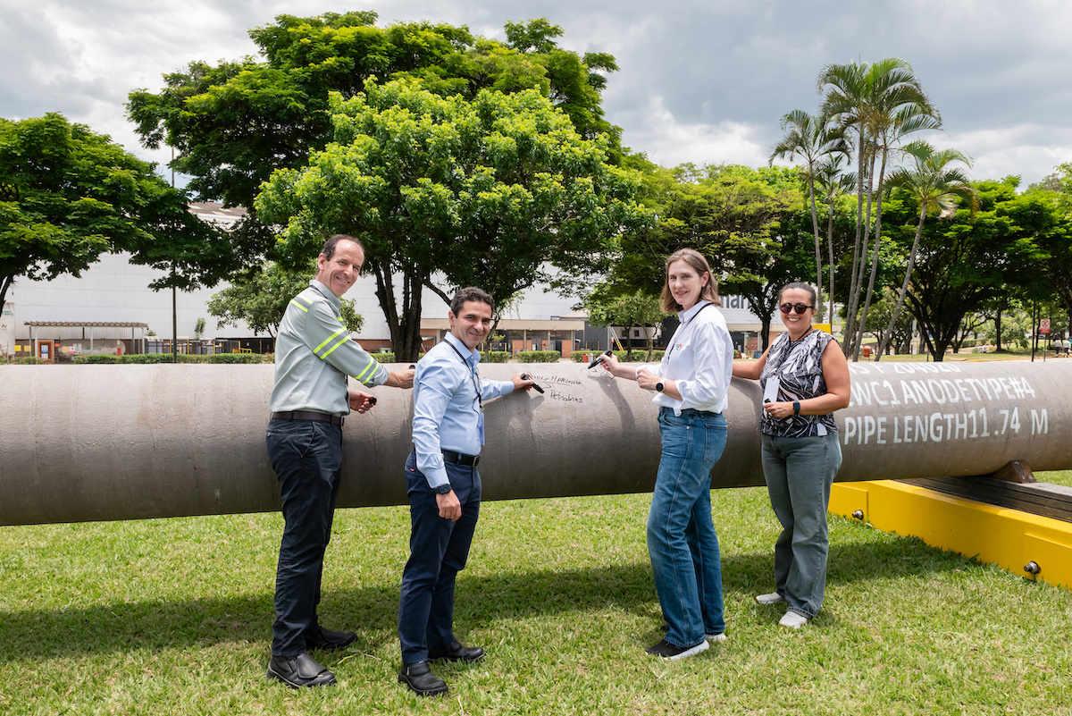 Tenaris's tweet image. Today marked a milestone for Tenaris as we celebrated along with @EquinorASA the production of 200 km of steel pipes for the Raia project. Read more: hubs.li/Q02ZPD1h0.

#TenarisAroundTheWorld #CoatingSolutions #Sustainability #linepipe #Raia #Equinor #OneLine