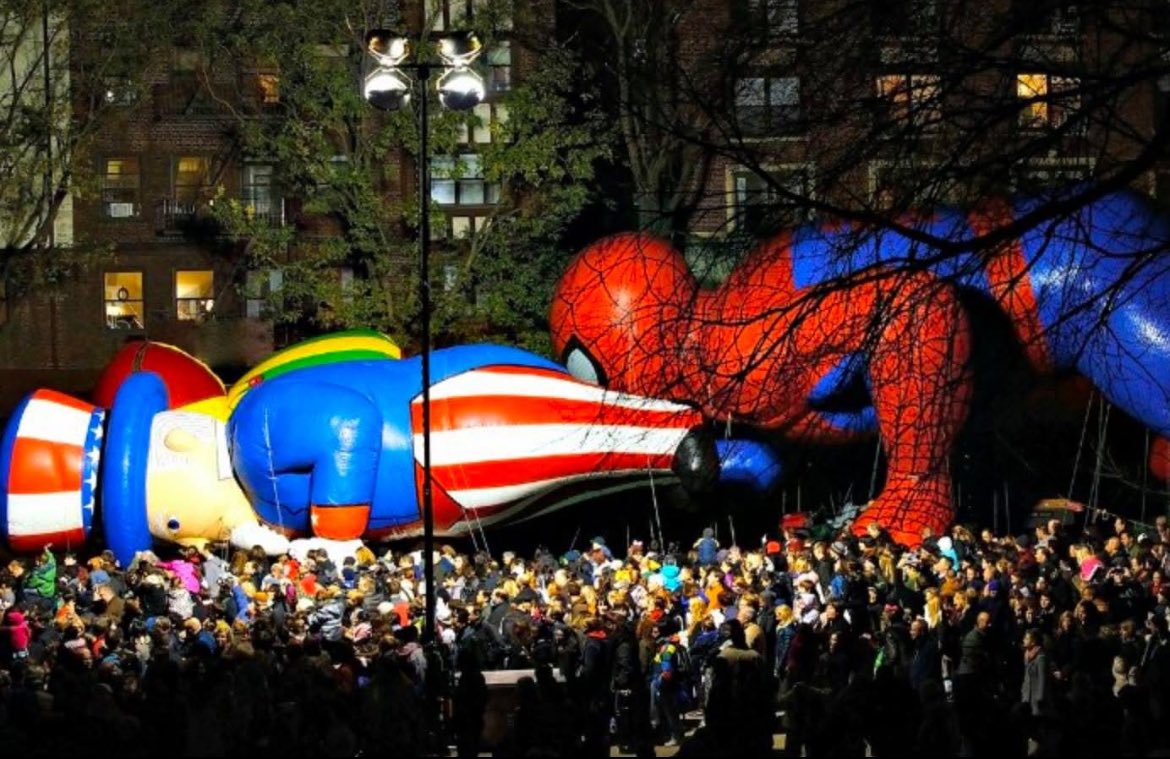 KaninMike's tweet image. #HappyThankgiving enjoy the #MacysParade 👍