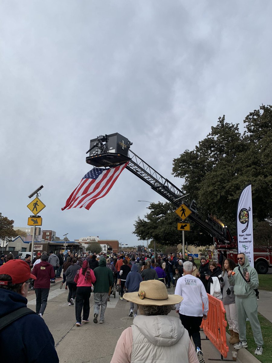 DentonFireDept's tweet photo. Happy Thanksgiving! 
Truck 1 raised the flag for the @dentonarearc  Turkey Trot this morning. Hope you have a safe day (and don’t have to make a house call!!! 😂)
@cityofdentontx https://t.co/EhKSzZjriJ