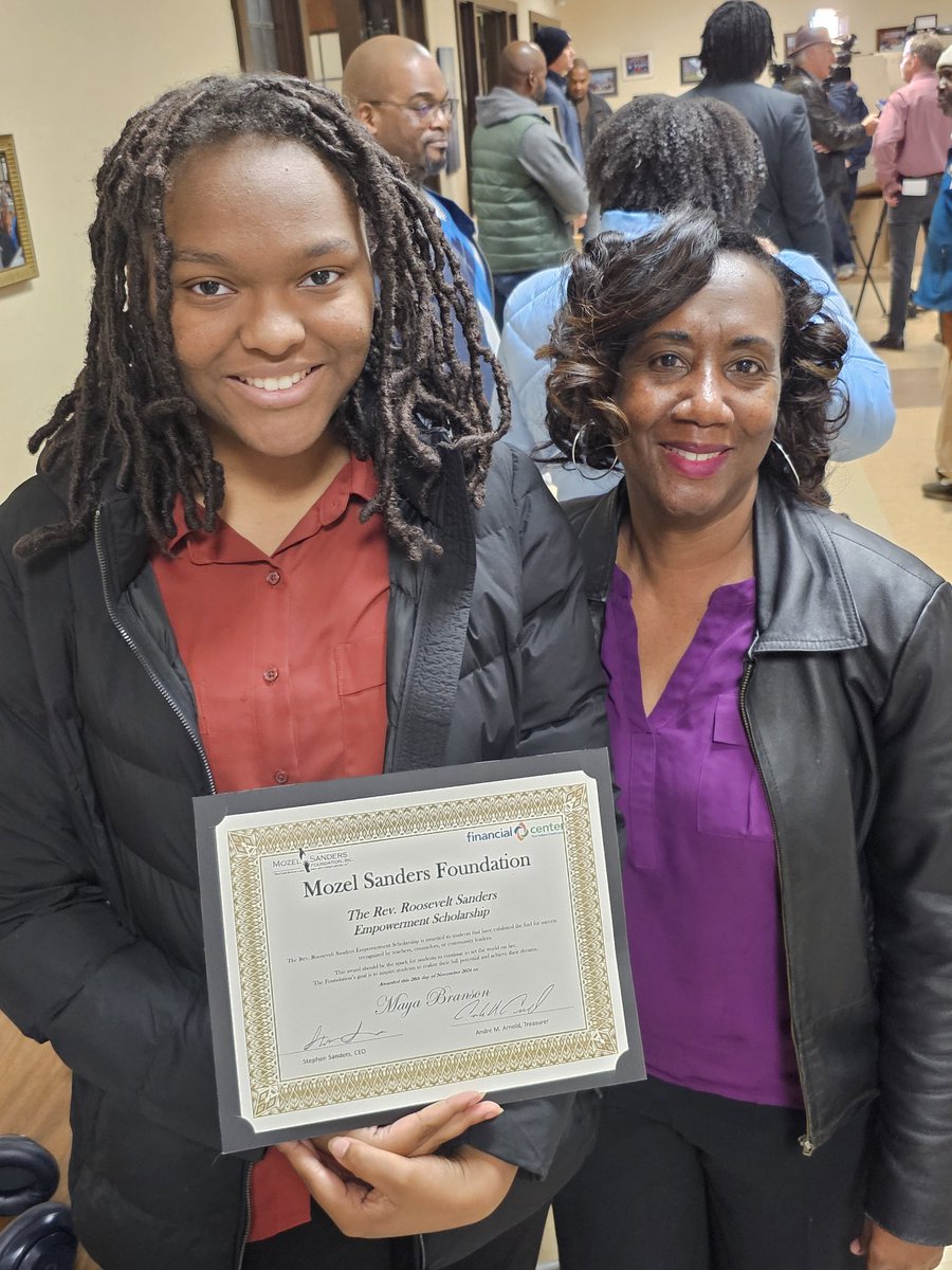 GeorgiaBranson's tweet photo. We are thankful this Thanksgiving for Maya Branson receiving the Reverend Roosevelt Sanders Empowerment Scholarship. God willing, this will be the first of many🙏🏽
#studentathletesuccess #brainsandbeauty #volunteersmakeadifference
@LCHSBears @LavonnyaMickens @LCHSAthletics https://t.co/p4nzCLYlDW