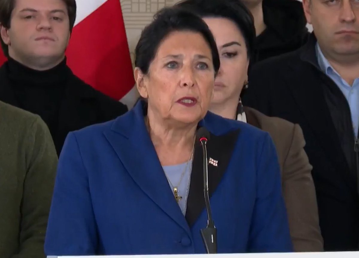 visionergeo's tweet image. 🇬🇪 | Spontaneous protests are erupting in Georgia’s major cities after the PM announced cutting ties with the EU. 

President Zurabishvili addressed the nation, declaring that a resistance movement begins to save Georgia from russification. She called on the police and Defense…