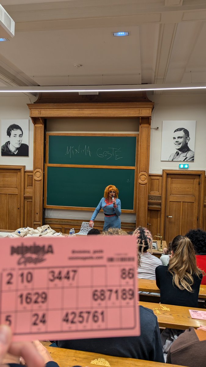 C'est parti pour le #bingodrag à la #maisonpoincaré avec Minima Gesté !

<a href="/InHenriPoincare/">IHP</a> <a href="/Sorbonne_Univ_/">Sorbonne Université</a> @cnrs