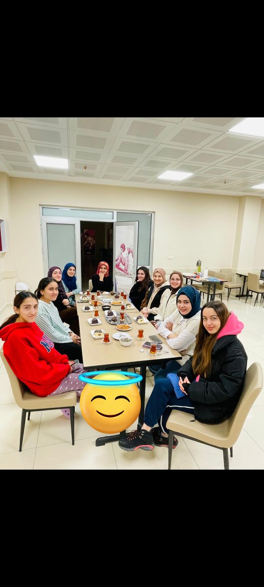 ummuhan_1907's tweet photo. @ErzurumKYGM @gencliksporbak @GSB_KYGM manevî danışmanımız Ümmühan hocamızla güzel bir sohbet gerçekleştirdik Hattat Hasan Çelebi kız öğrenci yurdu olarak 💓 https://t.co/auuESENWnG