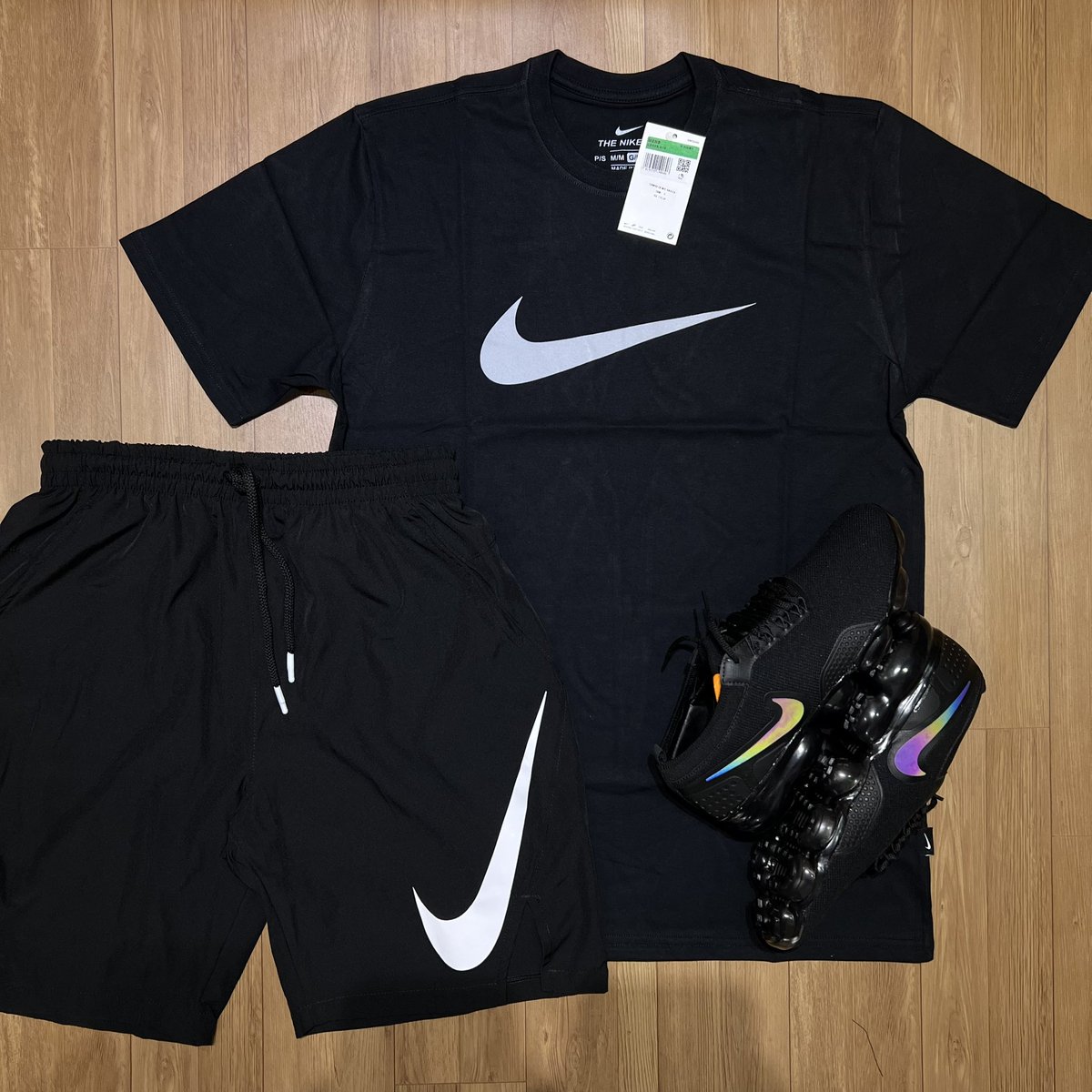 FelipeDennes's tweet photo. MONTE JÁ SEU COMBO 🚀

CAMISA R$49,99
BERMUDA R$79,99
TÊNIS R$149,99 https://t.co/wUApXONo5G