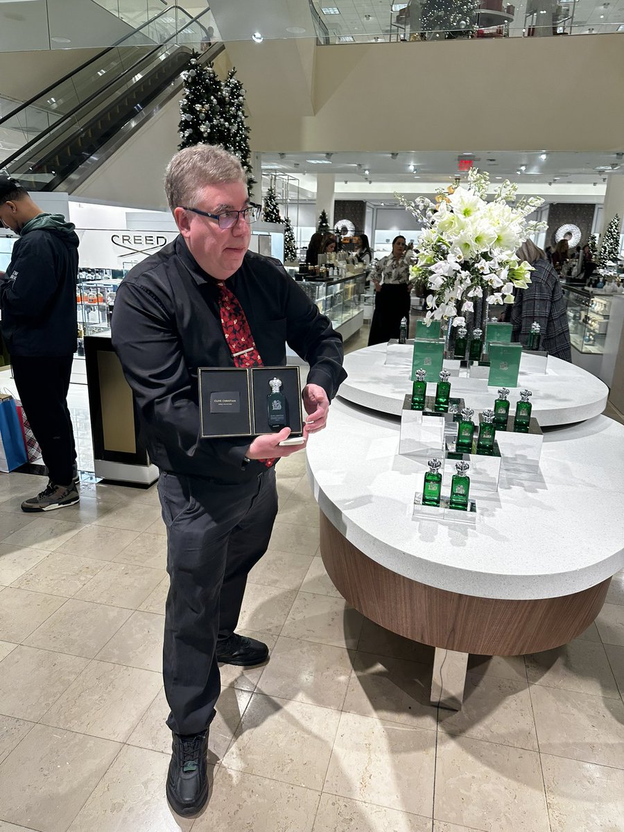 davidecker's tweet photo. Neiman Marcus Paramus NJ fragrance! https://t.co/jVt4Ba166k
