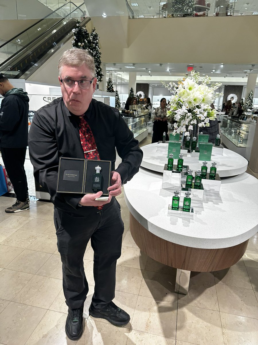 davidecker's tweet photo. Neiman Marcus Paramus NJ fragrance! https://t.co/jVt4Ba166k